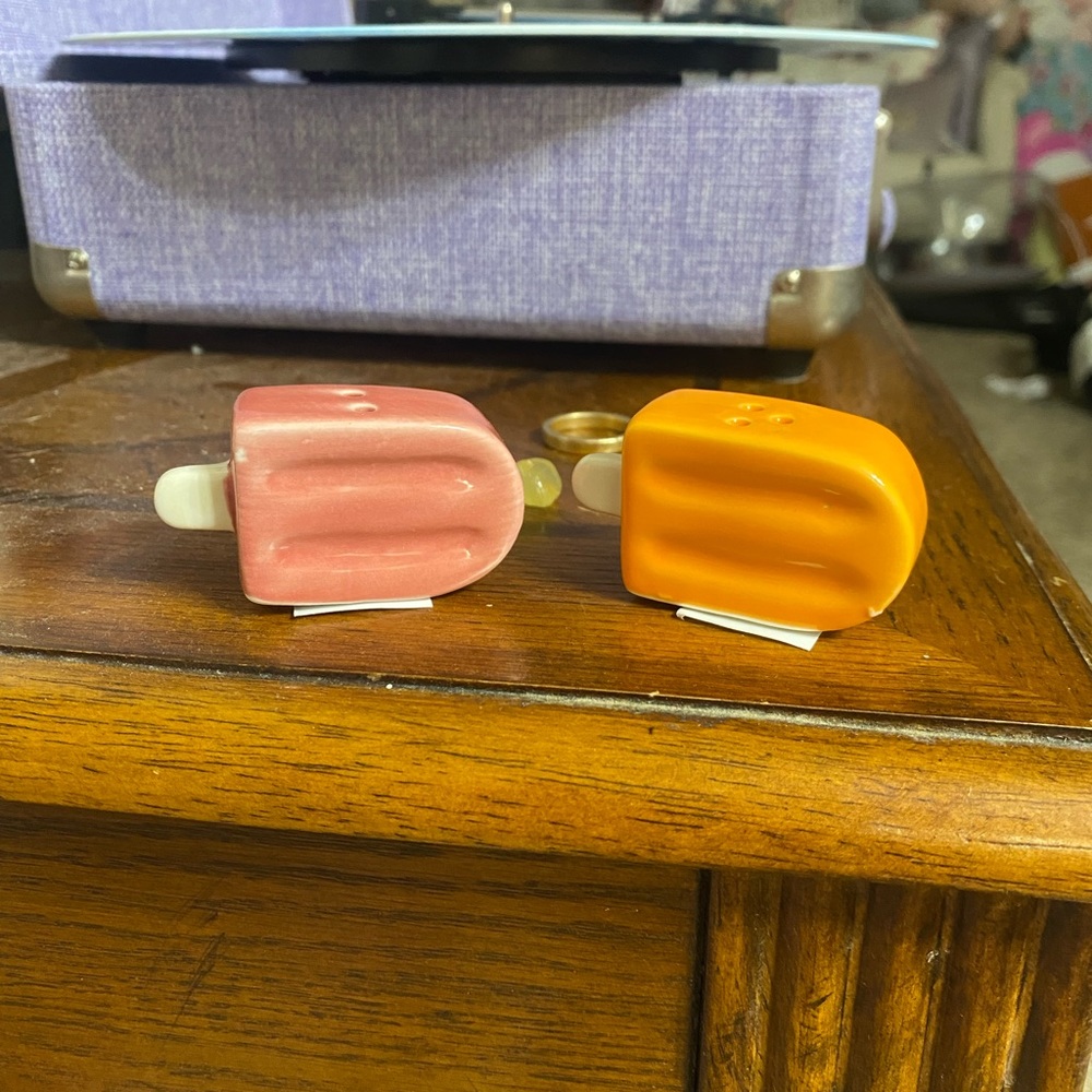 PLEASE READ Summer Salt and Pepper Shaker ONLY 1 LEFT